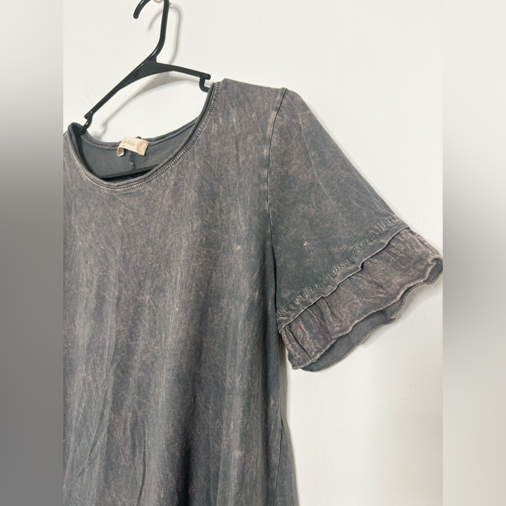 ALTAR'D STATE ACID WASH GREY RUFFLE T SHIRT SZ MEDIUM - Picture 4 of 7
